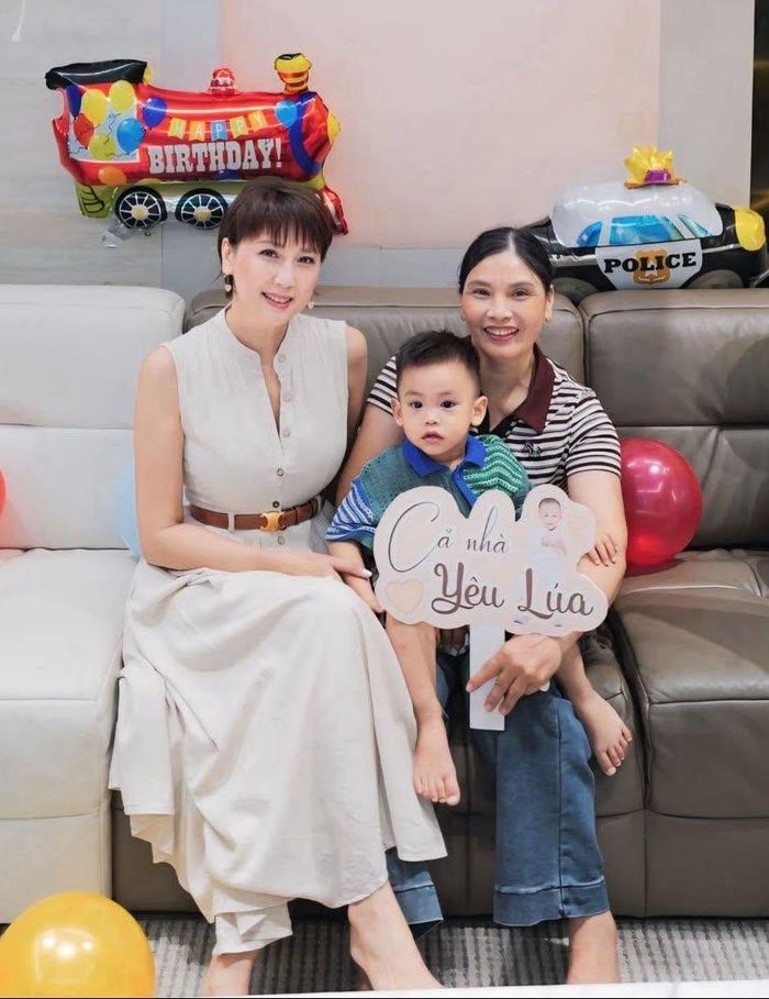 Xuất hiện cùng bà thông gia trong tiệc sinh nhật cháu ngoại, bà Mai Đoàn gây chú ý với diện mạo trẻ trung, cá tính.