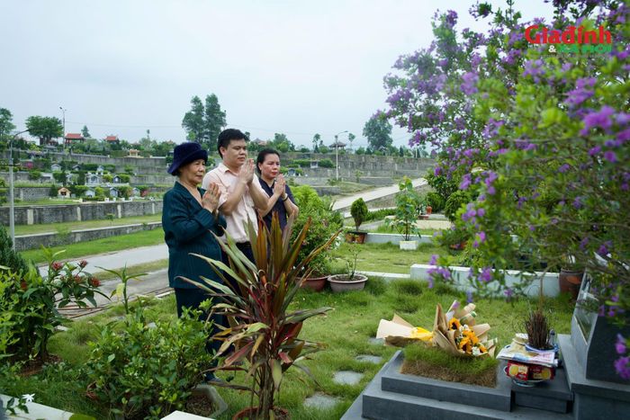 Bà Khương cho biết, chồng bà mất đã 15 năm, nhưng theo bà, ông vẫn luôn hiện diện trong đời sống tinh thần của cả gia đình.