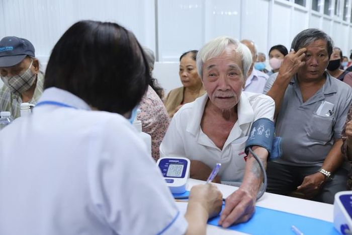 Gánh nặng ba tầng dinh dưỡng kéo theo sự gia tăng các bệnh không lây nhiễm như tăng huyết áp, đái tháo đường và ung thư… Ảnh: P.T.