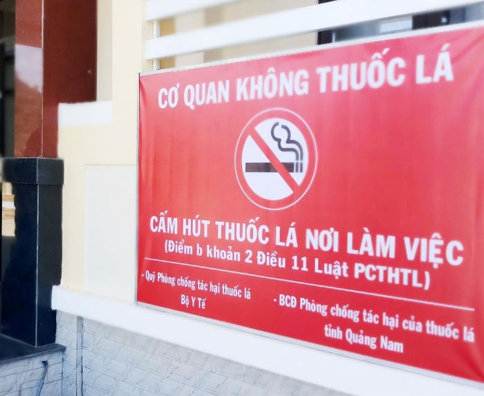 Thực hiện môi trường không khói thuốc lá tại nơi làm việc.