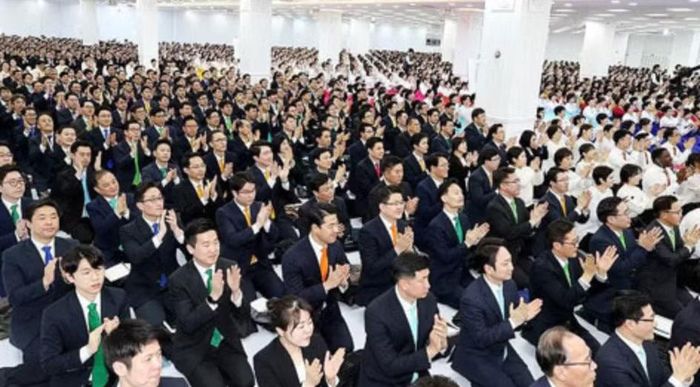 Vụ án nhằm vào Tân Thiên Địa là một phần trong cuộc điều tra quy mô lớn hơn về nghi vấn các tổ chức tôn giáo can thiệp vào hoạt động chính trị tại Hàn Quốc.