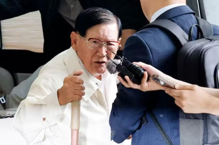 Theo quyết định của Thẩm phán Kim Jin-man tại Tòa án quận trung tâm Seoul ngày 24/6, ông Lee bị bắt do có khả năng tiêu hủy chứng cứ liên quan đến vụ án.