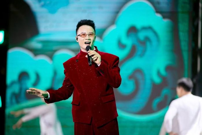 Hoàng Bách lan tỏa thông điệp về tình yêu quê hương, trách nhiệm cộng đồng và sự chung tay bảo vệ thế hệ trẻ