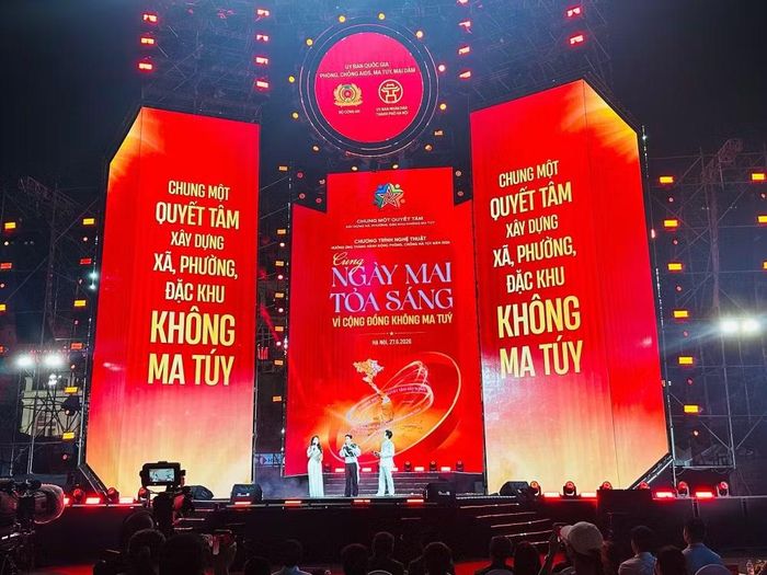 Sân khấu với thông điệp thể hiện sự đồng lòng của cộng đồng trong việc xây dựng môi trường sống an toàn, lành mạnh