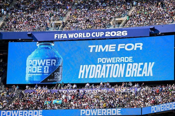  Các đội có quãng nghỉ uống nước giữa mỗi hiệp đấu tại World Cup 2026. ẢNH: MIRROR/GETTY 