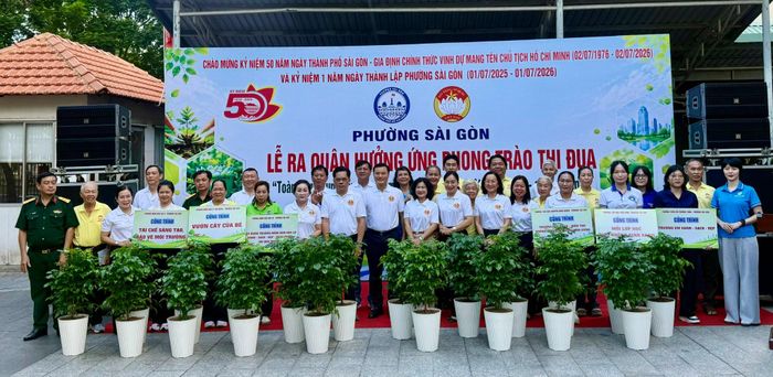  Các đơn vị đăng ký thực hiện các công trình nhằm bảo vệ môi trường. Ảnh: NGUYỄN CHÂU 