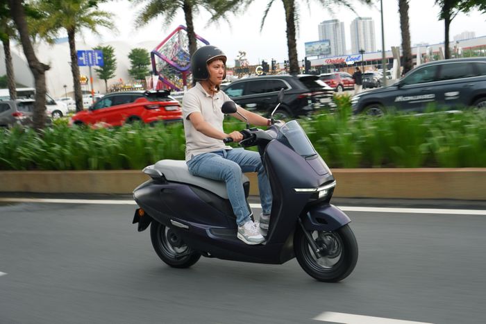  Với giá bán kích cầu dao động 56,5-57,9 triệu đồng, Honda UC3 là sản phẩm đáng cân nhắc ở phân khúc xe máy điện cao cấp tại Việt Nam. Nỗ lực về giá này của Honda cho thấy hãng không hề "dạo chơi" trong cuộc chiến điện hóa, sẵn sàng cạnh tranh sòng phẳng với các đối thủ còn lại trên thị trường. 