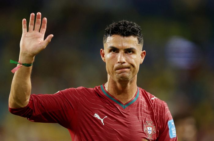  Dù thi đấu trọn 90 phút, Cristiano Ronaldo có màn trình diễn mờ nhạt. Anh chỉ chạm bóng 35 lần, tung một cú sút trúng đích và hai lần việt vị. Với chỉ số bàn thắng kỳ vọng (xG) khiêm tốn 0.17, siêu sao 41 tuổi hoàn toàn bất lực trong việc ghi bàn, khiến Bồ Đào Nha bị cầm hòa 0-0 tại Miami. 