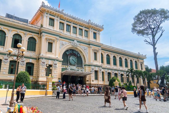  TP.HCM thu hút đông du khách trong và ngoài nước đến tham quan, du lịch mỗi năm. Ảnh: Linh Huỳnh. 