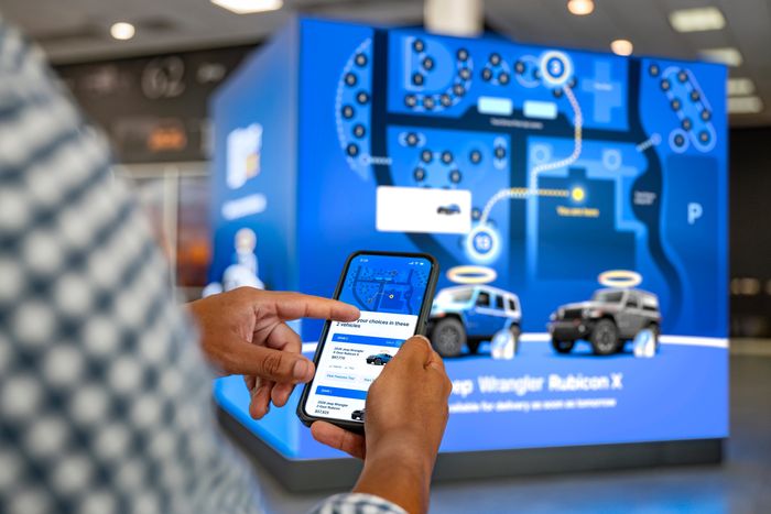  Mọi chiếc xe được bán tại Carvana, dù là xe mới hay xe đã qua sử dụng, đều sẽ được mua thông qua hình thức trực tuyến. Đại lý được thiết kế lại tập trung vào việc khám phá sản phẩm thay vì thúc đẩy doanh số. 