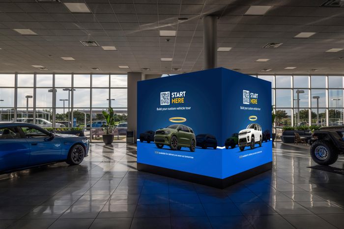  Mục tiêu của Carvana khá đơn giản: cho phép khách hàng trực tiếp xem xe, trải nghiệm và lái thử trước khi hoàn tất giao dịch trực tuyến thông qua nền tảng của hãng. 