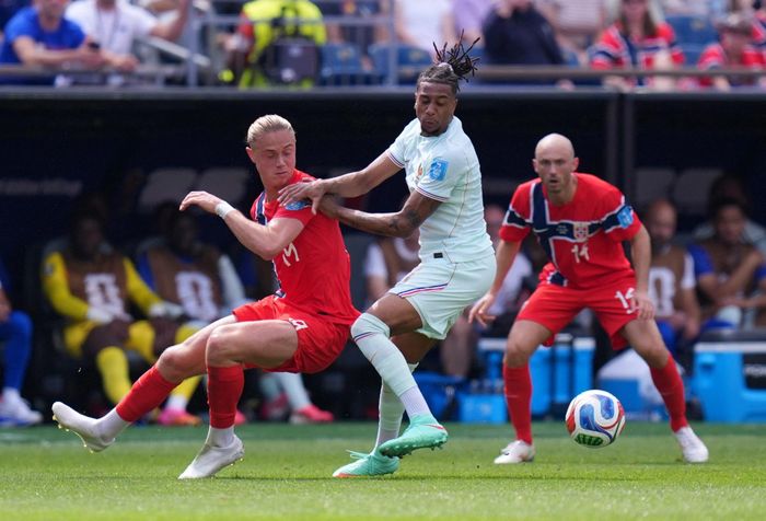 Trong khi Mbappe và Dembele ghi bàn, Michael Olise mới là cầu thủ định hình lối chơi của tuyển Pháp tại World Cup 2026. 