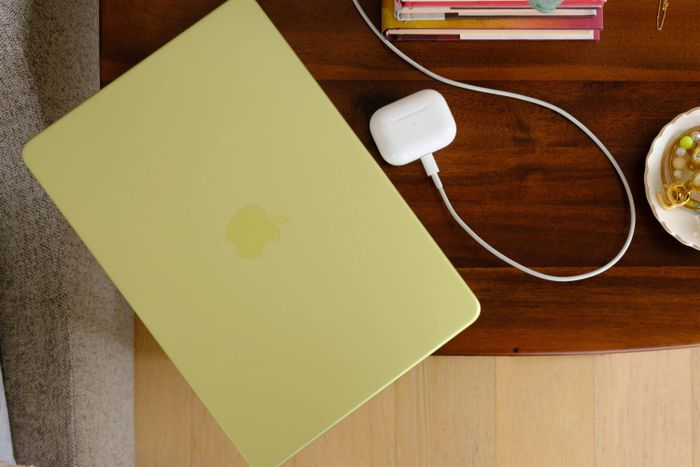  MacBook Neo giờ đây đắt hơn 100 USD. Ảnh: Bloomberg. 