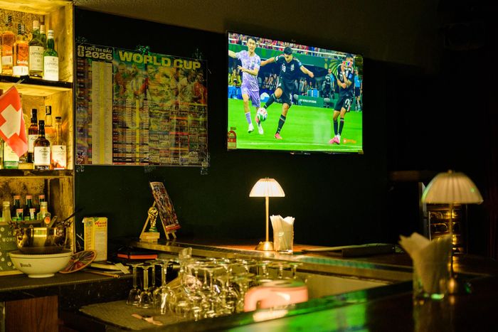  Lounge tại Landmark 81 trang trí theo chủ đề World Cup, kết hợp quảng bá trực tuyến và trực tiếp với kỳ vọng thu hút thêm khách trong mùa giải. 