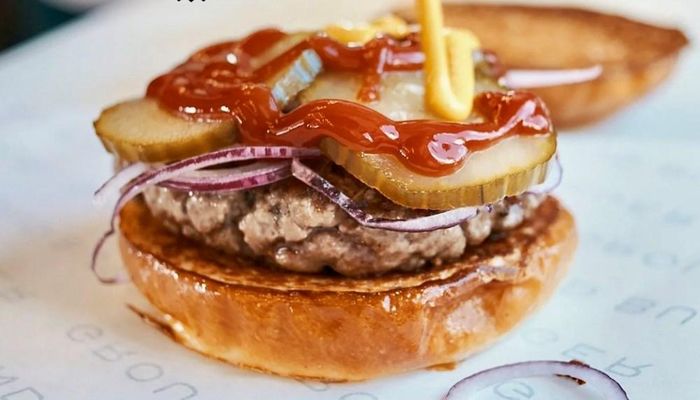 Một chiếc bánh burger thủ công đúng nghĩa, mang đậm dấu ấn của Ground Burger, Lisbon (Bồ Đào Nha)