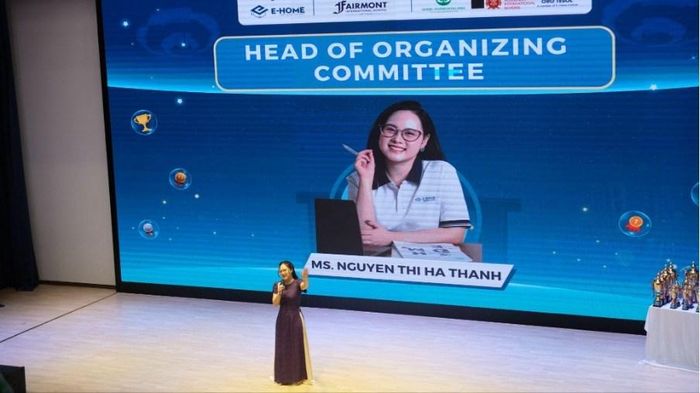 Cô Nguyễn Thị Hà Thanh - Nhà sáng lập kiêm Giám đốc Học viện E- Home (đơn vị tổ chức cuộc thi) phát biểu trong lễ khai mạc giải đấu
