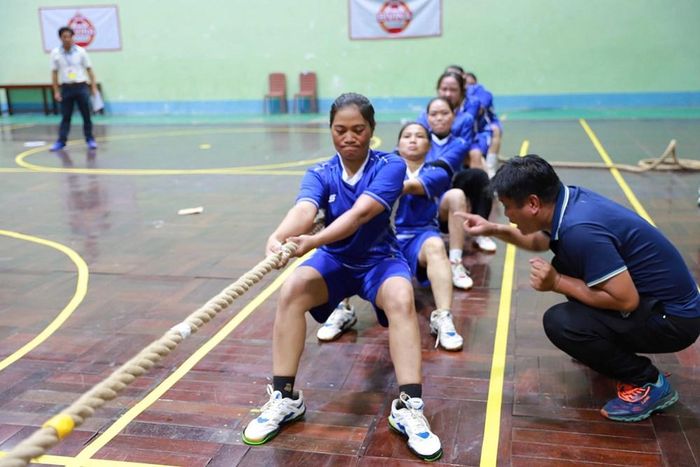 Hoạt động kéo co nữ