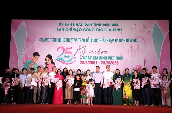 Ban Tổ chức đã trao giải cho 16 tác phẩm xuất sắc nhất tham gia cuộc thi