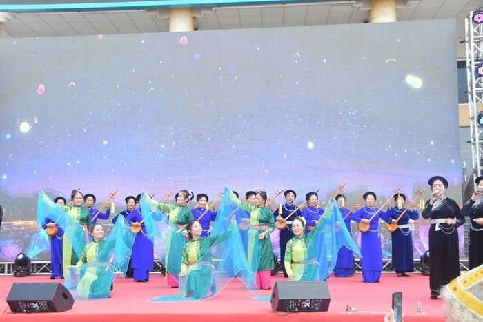 Những tiết mục “Tổ khúc non xa”, “Câu hát Cao Bằng”… đã thực sự lôi cuốn người xem