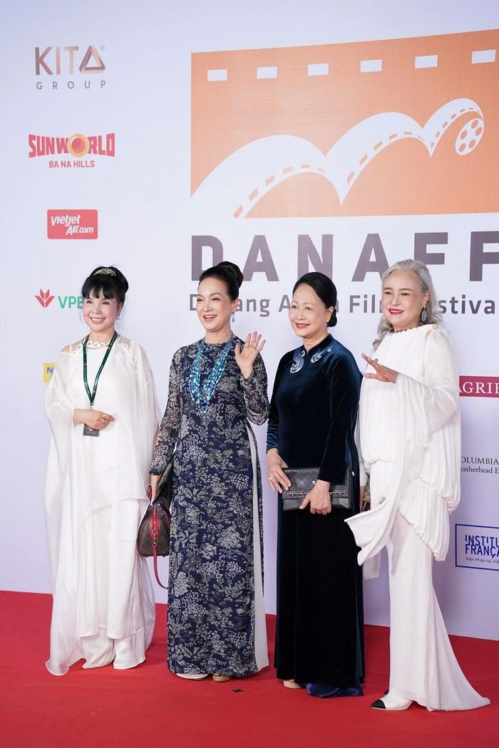Các NSND: Lan Hương, Lê Khanh, Như Quỳnh, Hoàng Cúc tại thảm đỏ DANAFF IV