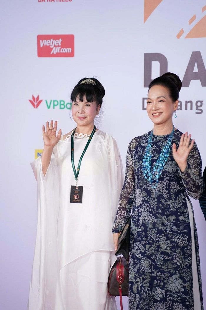 NSND Lê Khanh và NSND Lan Hương