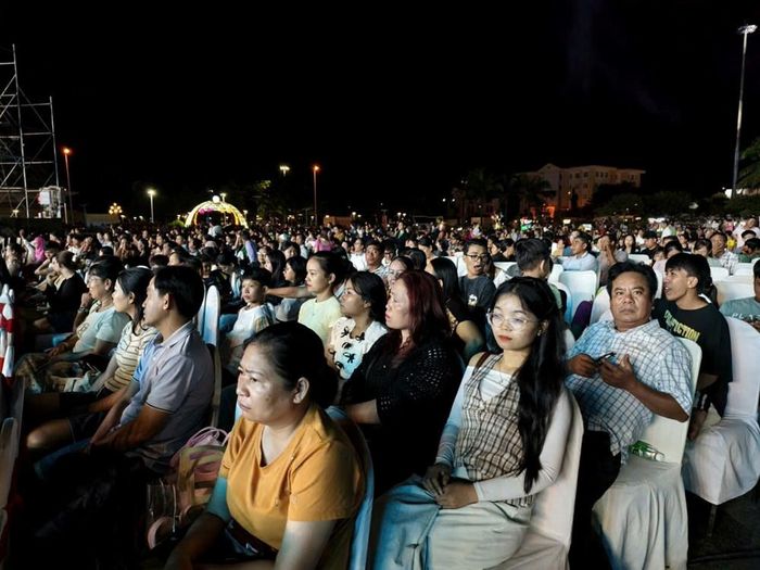 Đông đảo nhân dân và du khách tham gia Lễ bế mạc
