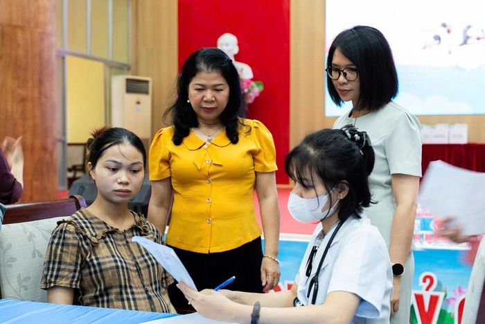Khám sức khỏe cho phụ nữ mang thai tại chương trình