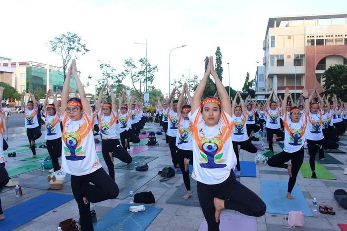 Ngày Quốc tế Yoga lần thứ 12- năm 2026 góp phần thúc đẩy, làm tốt đẹp hơn nữa mối quan hệ hữu nghị, hợp tác dựa trên những nét tương đồng về văn hóa giữa quốc gia Việt Nam- Ấn Độ. Ảnh: Hồng Hiếu- TTXVN