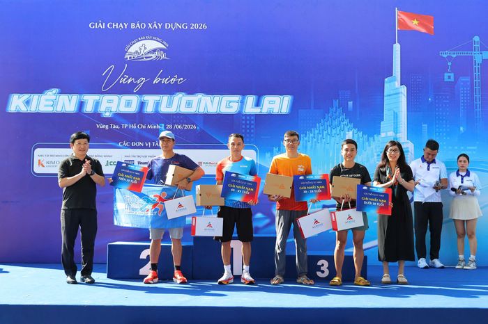 Các vận động viên nhận giải nhất theo nhóm lứa tuổi