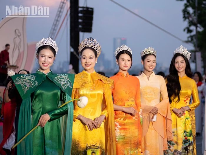 Tiếp nối thành công của mùa trước, Lễ hội Sen năm nay mang đến nhiều trải nghiệm nghệ thuật ấn tượng.