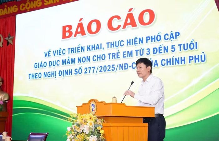 Phó Giáo sư, Tiến sĩ Nguyễn Thanh Đề, Vụ trưởng Giáo dục mầm non (Bộ Giáo dục và Đào tạo) hướng dẫn việc thực hiện Chương trình Giáo dục mầm non thí điểm từ năm học 2026-2027.