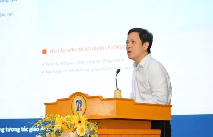 Giáo sư, Tiến sĩ Lê Anh Vinh, Viện trưởng Viện Khoa học giáo dục Việt Nam đã báo cáo quá trình xây dựng và những điểm mới cốt lõi của Chương trình Giáo dục mầm non thí điểm.