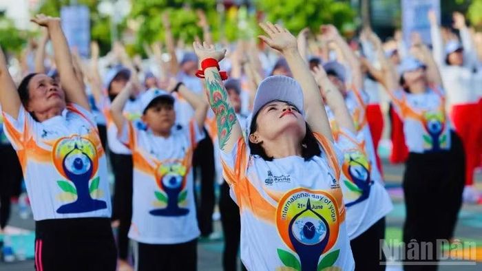 Một trong những giá trị cốt lõi của yoga là giúp con người tìm được sự cân bằng giữa thân-tâm-trí, từ đó nâng cao sức khỏe và chất lượng cuộc sống.