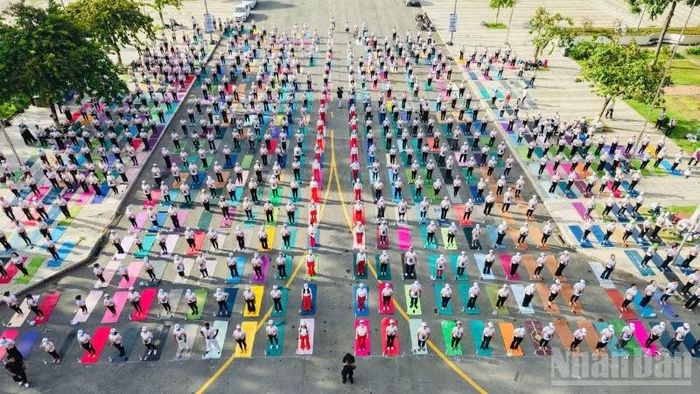 Sự kiện thu hút hơn 1.000 người dân thành phố Đồng Nai tham gia đồng diễn Yoga.