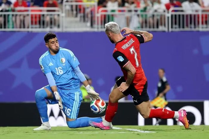 Áo và Algeria cùng rượt đuổi tỷ số. (Ảnh: FIFA)