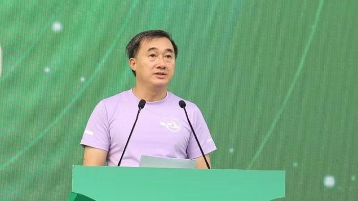  Giáo sư, Tiến sĩ Trần Văn Thuấn, Thứ trưởng Y tế phát biểu. 
