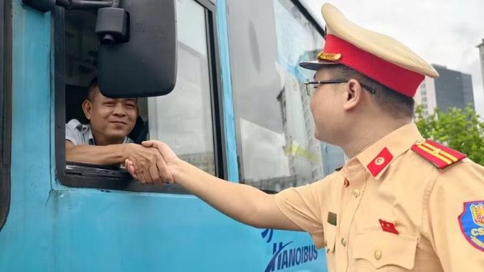 Góp phần xây dựng hình ảnh xe buýt Thủ đô văn minh, an toàn, thân thiện.
