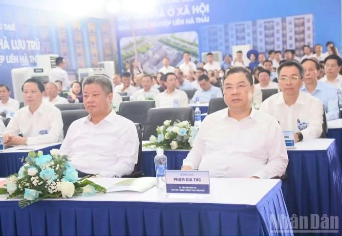 Đồng chí Phạm Gia Túc, Ủy viên Bộ Chính trị, Phó Thủ tướng Thường trực Chính phủ dự sự kiện.