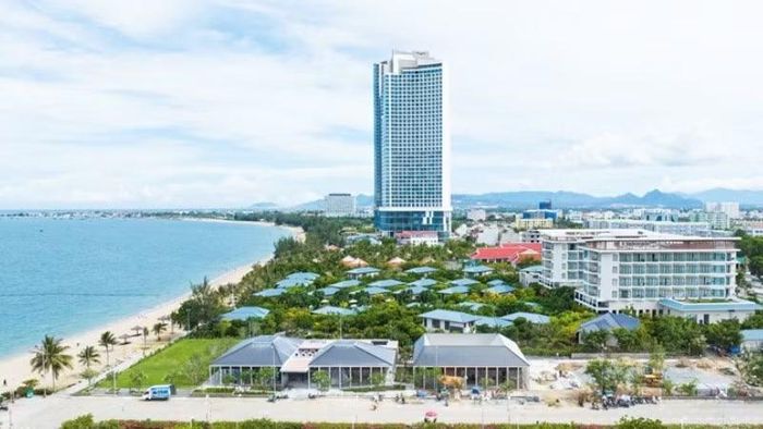 Những công trình ven biển hiện đại đang góp phần tạo nên diện mạo mới để phường Đông Hải vươn lên đô thị biển đáng sống trong tương lai.