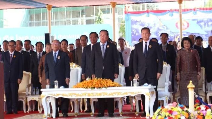 Các lãnh đạo CPP dự lễ kỷ niệm 74 năm Ngày thành lập Đảng Nhân dân Campuchia diễn ra tại Cung 7/1. (Ảnh: ĐINH TRƯỜNG)