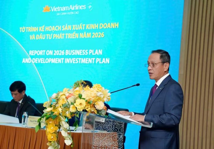 Tổng Giám đốc Lê Hồng Hà trình bày báo cáo kết quả hoạt động kinh doanh năm 2025 và kế hoạch sản xuất kinh doanh năm 2026.
