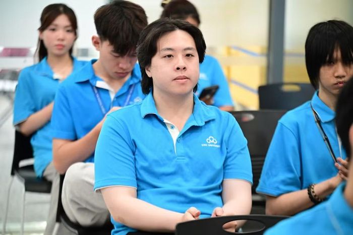 Bên cạnh kỹ năng công nghệ, sinh viên cần có khả năng kết nối giữa bộ phận nghiệp vụ với bộ phận công nghệ thông tin, có tư duy chiến lược và khả năng thích ứng liên tục trước sự thay đổi của công nghệ. (Ảnh: ĐỖ BẢO)