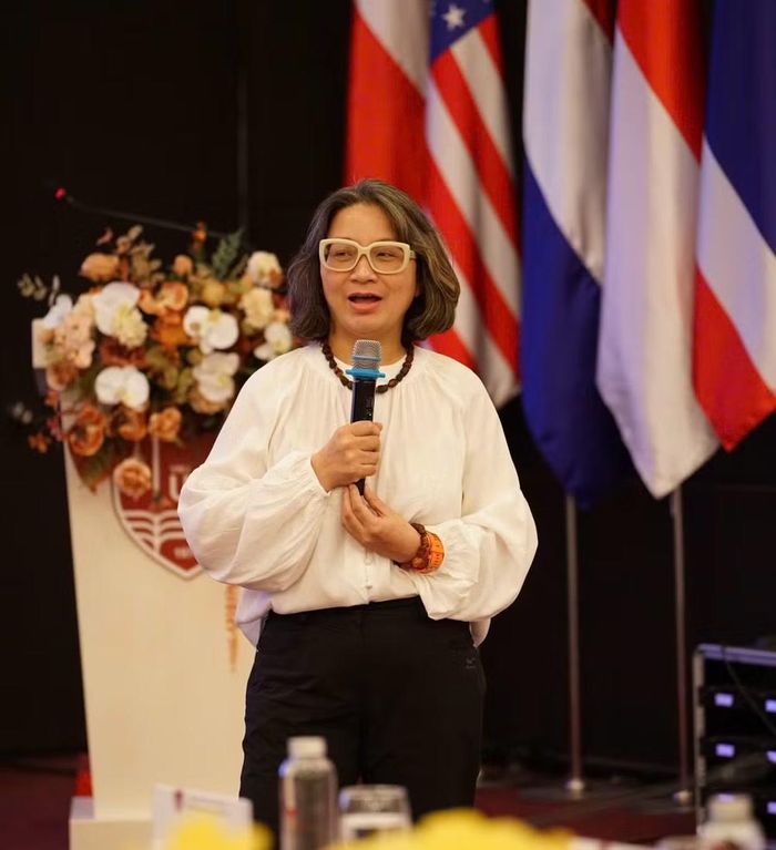 Theo bà Hà Thu Hoa, Giám đốc Điều hành Công ty Cổ phần Vận tải Hàng hải Quốc tế Việt Nam (VIMT), sinh viên cần được học trên chính các phần mềm doanh nghiệp đang sử dụng; thực tập tại các doanh nghiệp logistics lớn với các chỉ số đánh giá cụ thể; đồng thời coi tiếng Anh chuyên ngành, phân tích dữ liệu và kỹ năng số là những năng lực bắt buộc. (Ảnh: ĐỖ BẢO)