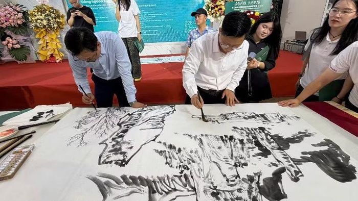 Thủ pháp bút mực đặc sắc của Trung Quốc họa. (Ảnh: Ban tổ chức)