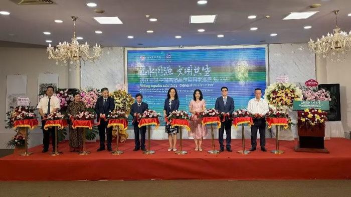 Khai mạc triển lãm “Đồng nguồn sơn thủy-Cộng sinh văn minh. (Ảnh: Ban tổ chức)