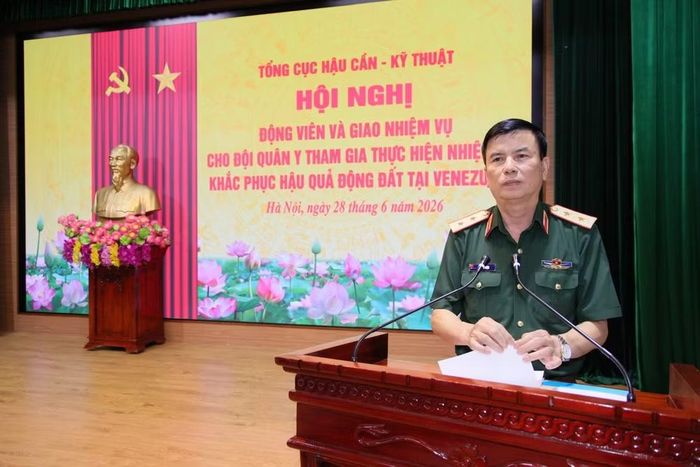Trung tướng Đỗ Văn Thiện, Bí thư Đảng ủy, Chính ủy Tổng cục Hậu cần-Kỹ thuật phát biểu chỉ đạo.