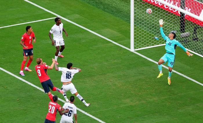 Chỉ 5 phút sau, Harry Kane bật cao đánh đầu tung lưới Panama, ấn định chiến thắng 2-0 cho "Tam Sư". Pha lập công đưa thủ quân tuyển Anh lên 11 bàn tại các vòng chung kết World Cup, vượt huyền thoại Gary Lineker để lập kỷ lục mới.