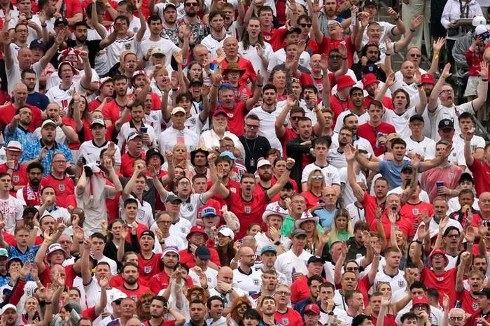 Các khán đài tại New York New Jersey Stadium dậy sóng khi tuyển Anh ghi bàn. Chiến thắng trước Panama giúp đội quân của HLV Thomas Tuchel cán đích đầu bảng L với 7 điểm sau 3 trận.