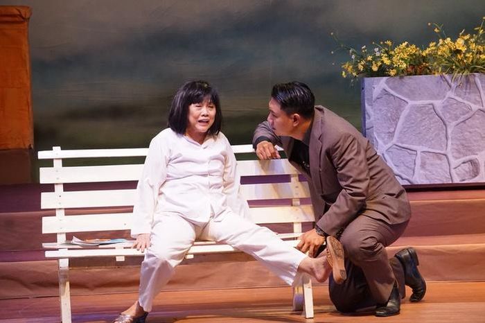 Nghệ sĩ Ái Như và Công Danh trong vở Người điên trong ngôi nhà cổ
