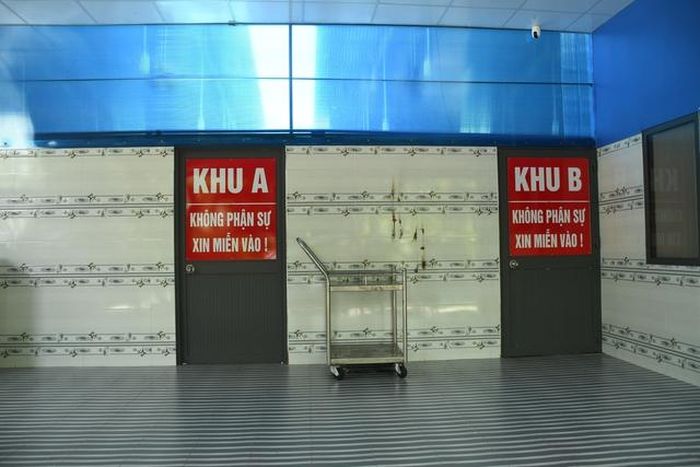“Có thể nói, chồn hương là loài động vật rất ít bị bệnh nhưng nếu đã bị bệnh thì sẽ rất khó khăn trong việc chữa trị vì chưa có thuốc đặc trị. Do đó, khi nuôi chồn hương cần có hệ thống chuồng trại đảm bảo thoáng, mát vào mùa hè, ấm vào mùa đông và luôn sạch sẽ. Ngoài ra, người chăm sóc chồn phải am hiểu đặc tính của loài vật này, nắm bắt được cá tính của từng con chồn để có cách chăm sóc phù hợp” - anh Nhật nói.